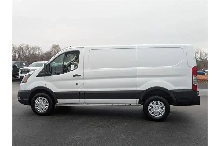 $32992 : Ford Transit 2024 250 3dr SW image 6