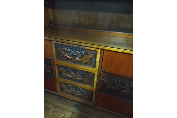 $800000 : Comedor en madera tallado. image 6