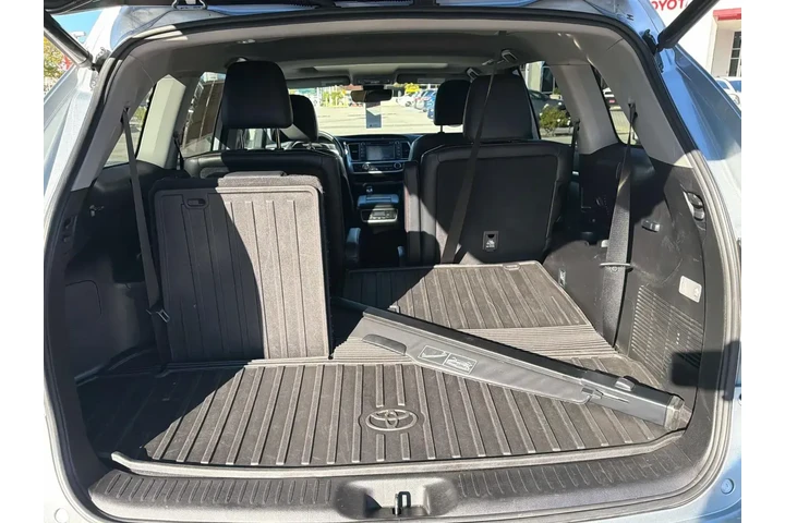 $24850 : Toyota Highlander 2019 SE 4d image 8