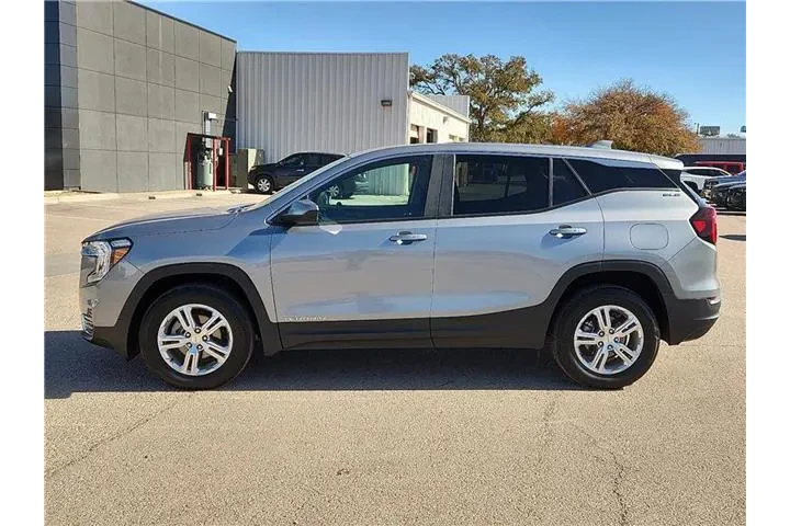 $28995 : GMC Terrain 2024 AWD SLE 4dr image 2