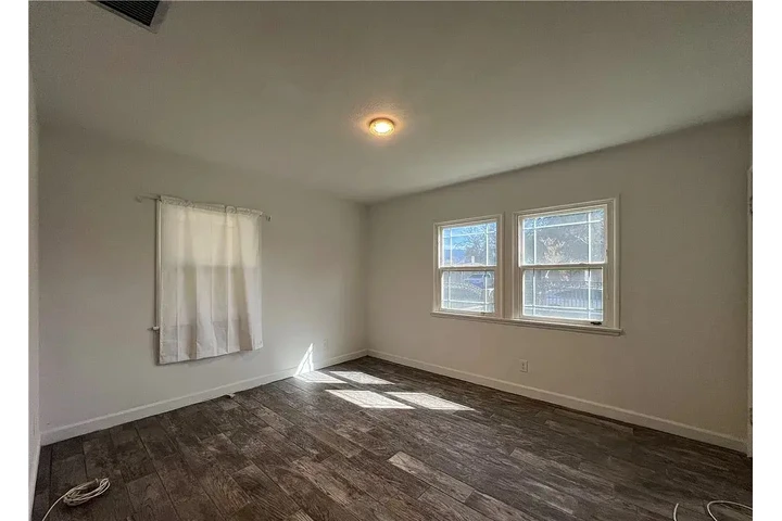$980 : Recently updated 2 bedroom image 5