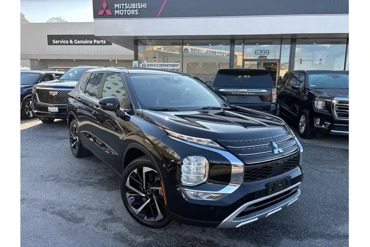 $25388 : Mitsubishi Outlander 2024 SE image 1
