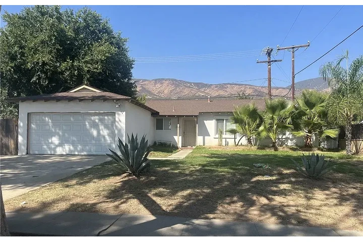 $1600 : 3 bedroom, 3 bath house in the image 2