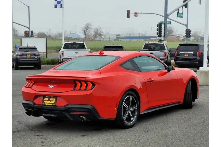 $27989 : Ford Mustang 2024 EcoBoost 2 image 4