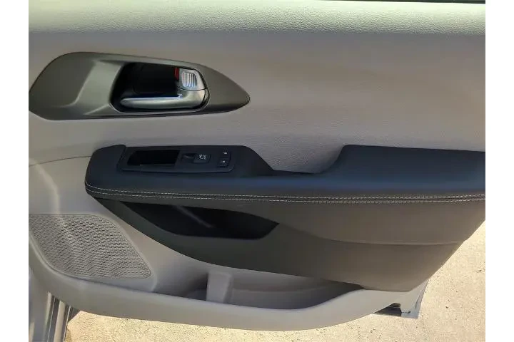 $30223 : Chrysler Pacifica 2024 Touri image 8