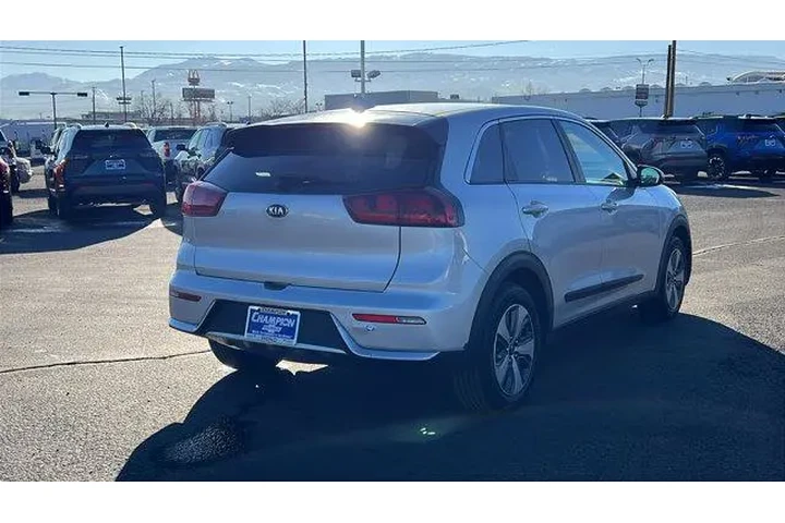 $15984 : Kia Niro 2018 FE 4dr Crossov image 5