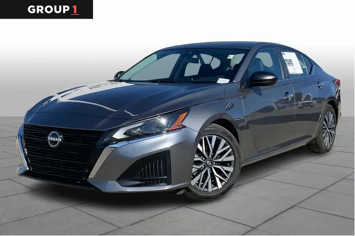 $17938 : Nissan Altima 2024 2.5 SV 4d image 1