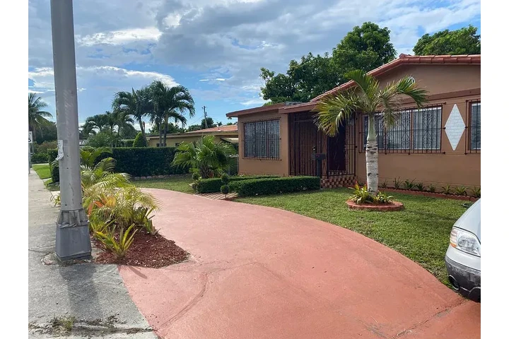 $1480 : North Miami 3 Bed & 2 Bath image 1