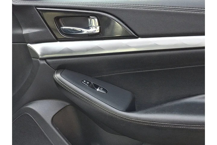 $13239 : Nissan Maxima 2020 3.5 SV 4d image 7