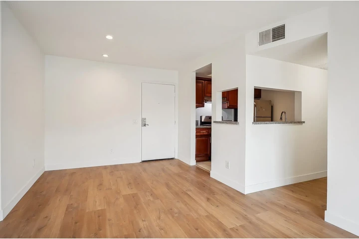$1100 : Cozy 1-Bedroom and 1-Bathroom image 9