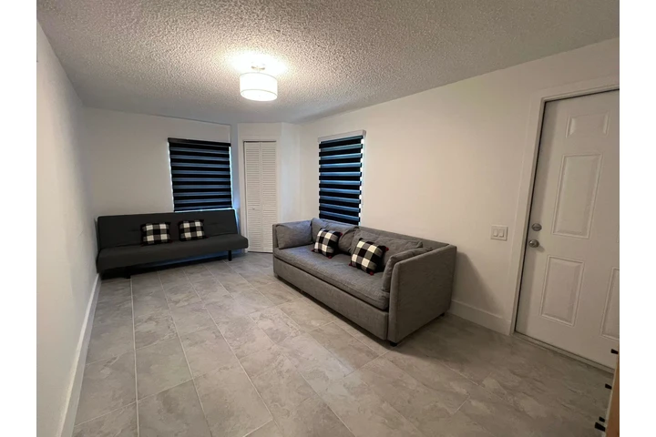 $1000 : ROOM FOR RENT image 1