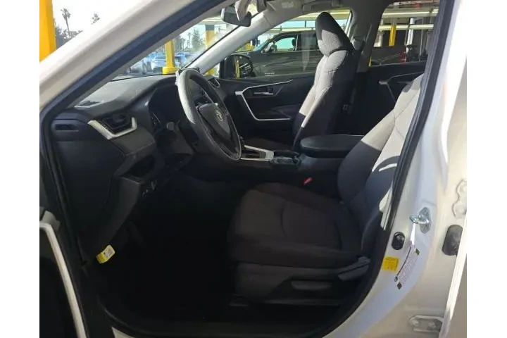 $21800 : Toyota RAV4 2019 XLE 4dr SUV image 5