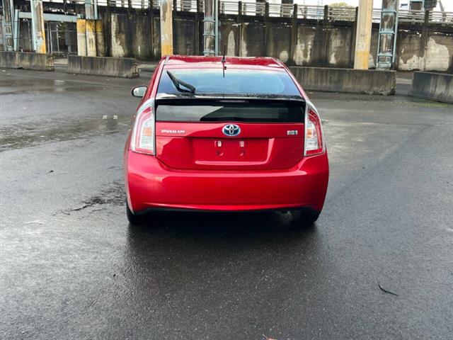 $13988 : 2013 Prius Two image 6