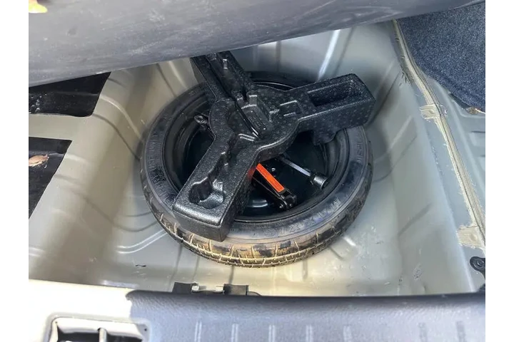 2017 Sentra SR image 10