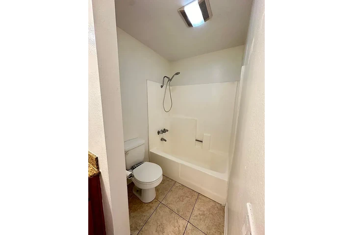 $1000 : Apartm with Updated Appliances image 1