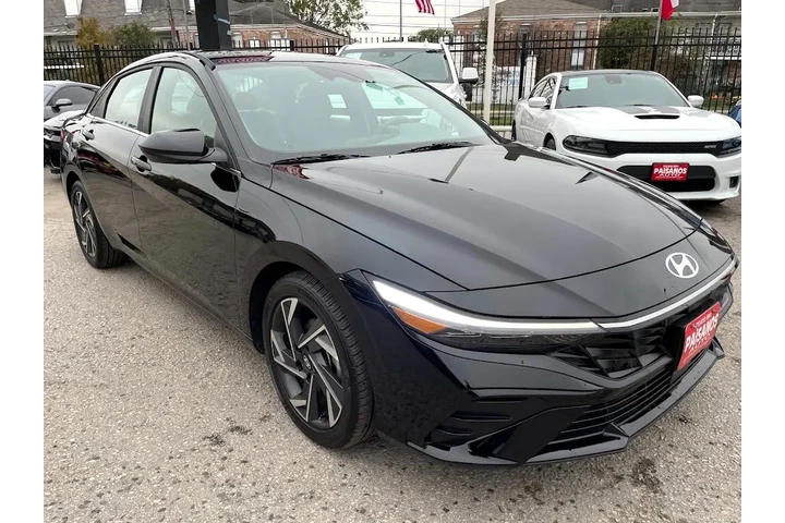 2024 Elantra SEL image 3