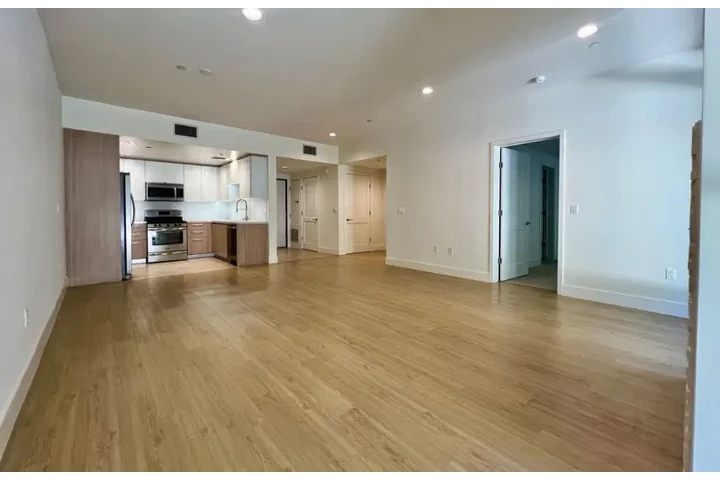 $1500 : 1Bed 1 bath Apt in Koreatown image 7
