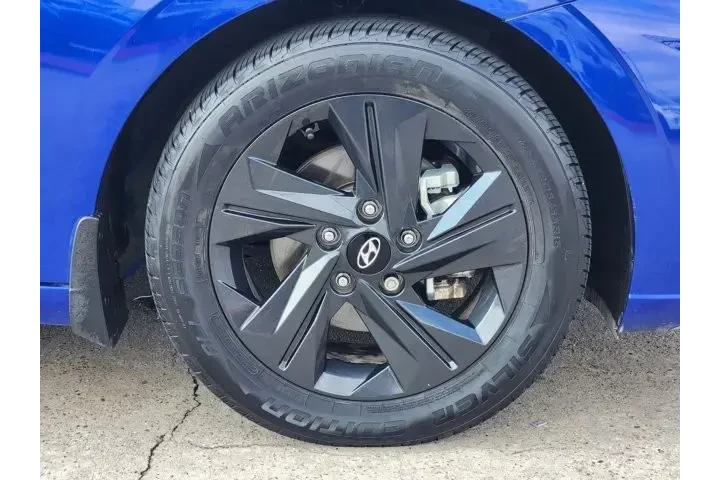 $18965 : Hyundai ELANTRA 2023 SEL 4dr image 10