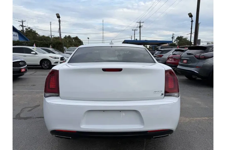 $18495 : 2019 300 S image 8