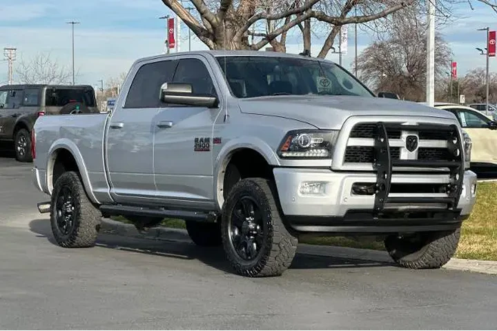 $29995 : Ram 2500 2017 4x4 Laramie 4d image 9