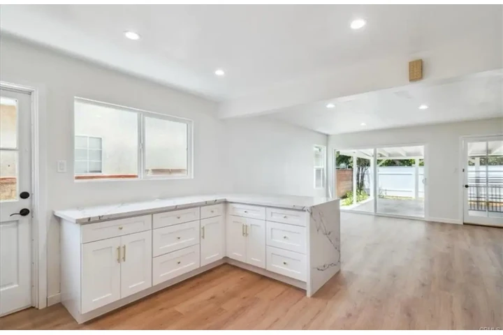 $3000 : 4Bed/2Bath House in Crenshaw image 4
