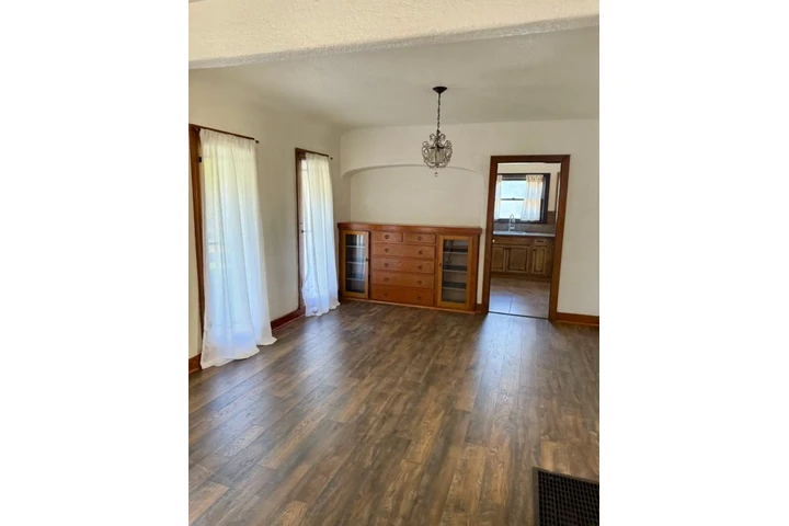 $3200 : Halfway storage image 2