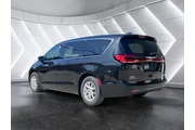 $25500 : Chrysler Pacifica 2023 Touri thumbnail