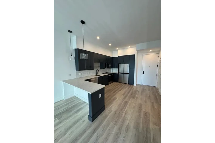 $1100 : Apto 1H con parking privado image 1