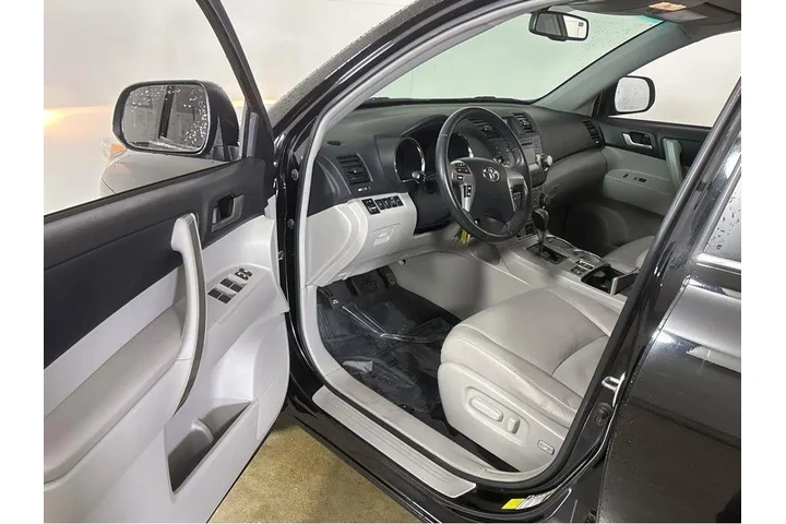 $10500 : 2012 Highlander SE image 2