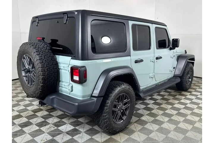 $33500 : Jeep Wrangler 2024 4x4 Sport image 3