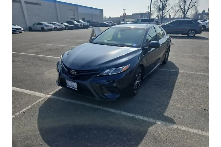 $18000 : Toyota Camry 2018 SE 4dr Sed image 1