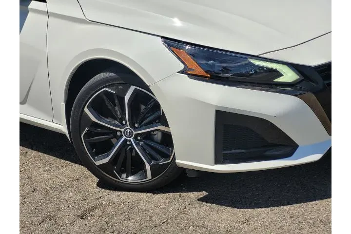 $19200 : Nissan Altima 2023 2.5 SR 4d image 9