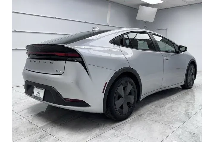 $25900 : Toyota Prius 2024 LE 4dr Hat image 8