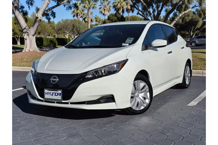 $13532 : Nissan LEAF 2023 S 4dr Hatch image 2