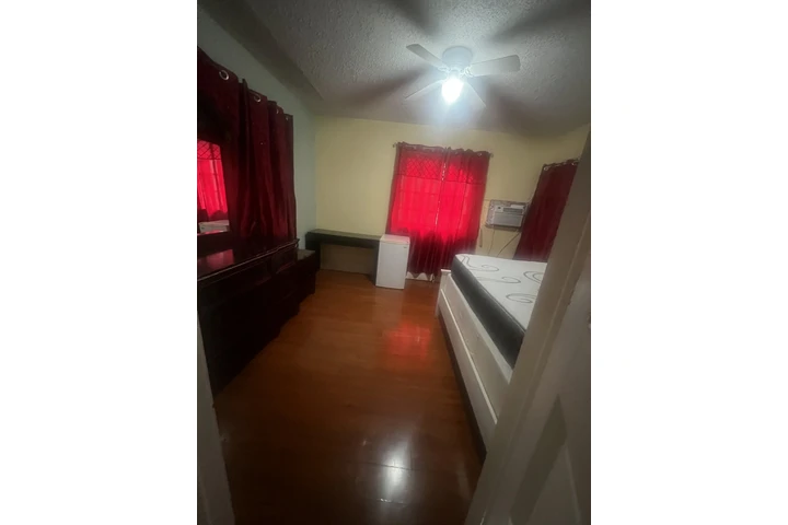 $750 : Cuarto en renta image 2