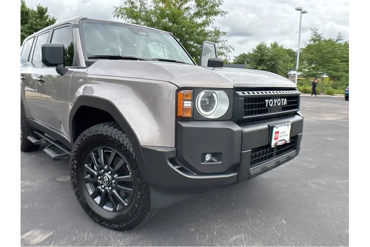 $65000 : Gold Certified2025 Land Cruis image 7