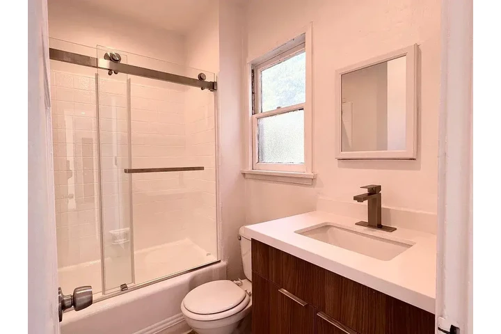 $1000 : Apartamento 1BR en Koreatown image 6