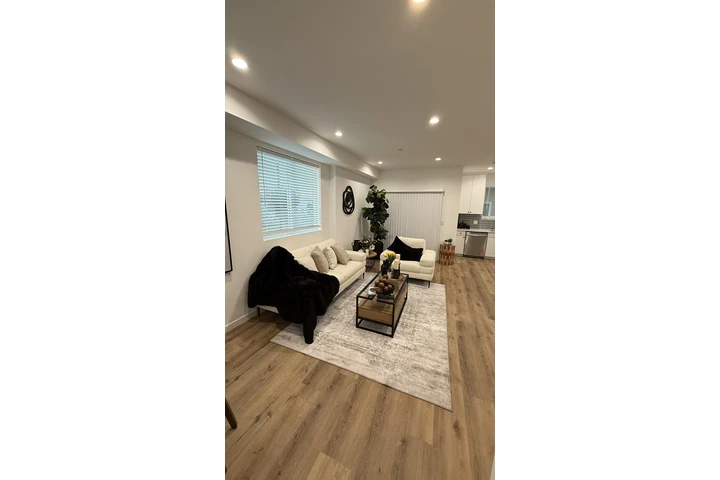 $4350 : North Hollywood Zona 91605 image 7