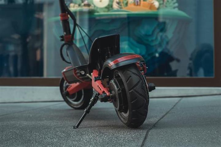 Varla Scooter image 3