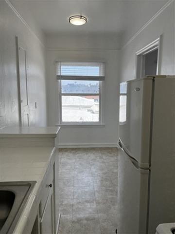 $1300 : Spacious Studio apartment image 7