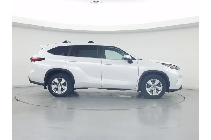 $31998 : Toyota Highlander 2023 L 4dr image 7