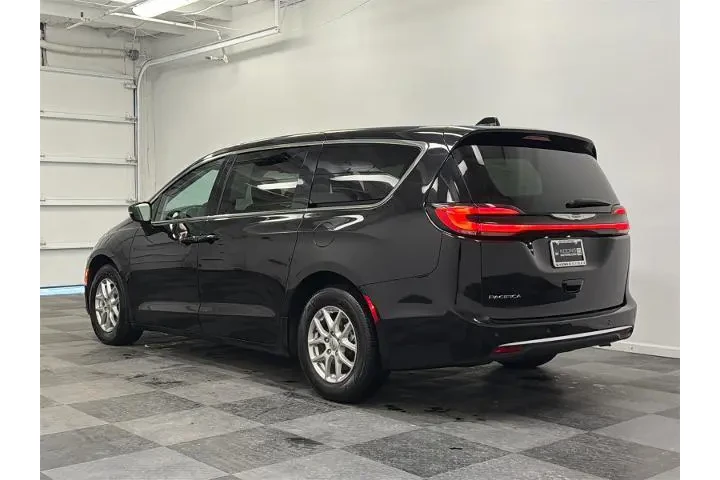 $29000 : Chrysler Pacifica 2024 Touri image 6