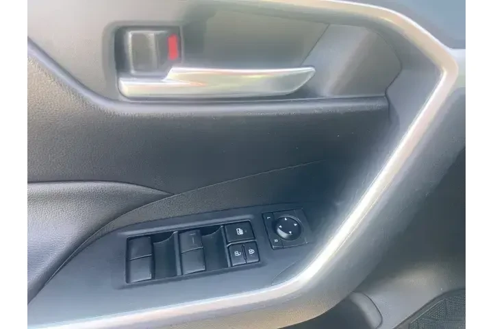 $22960 : Toyota RAV4 2021 XLE 4dr SUV image 10