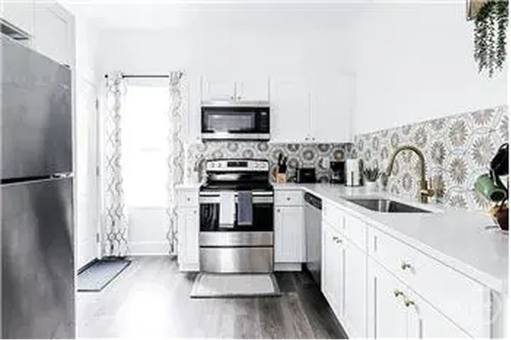 $1700 : Rental property with 2 bedro image 7