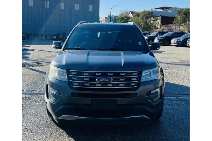$11500 : 2017 Explorer XLT image 3