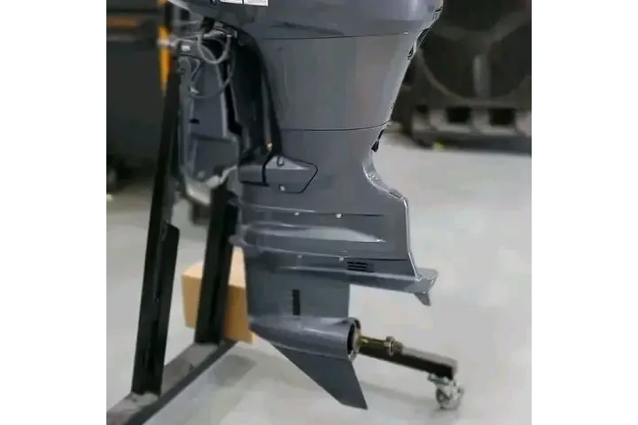 $1500 : Yamaha outboard engine image 3