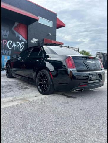 $17900 : Chrysler 300 image 7