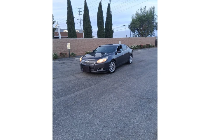 $4800 : Vendo Carro Excelente image 4