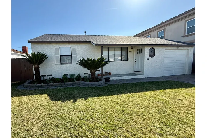 $1490 : Downey 2 & 2 Available image 1