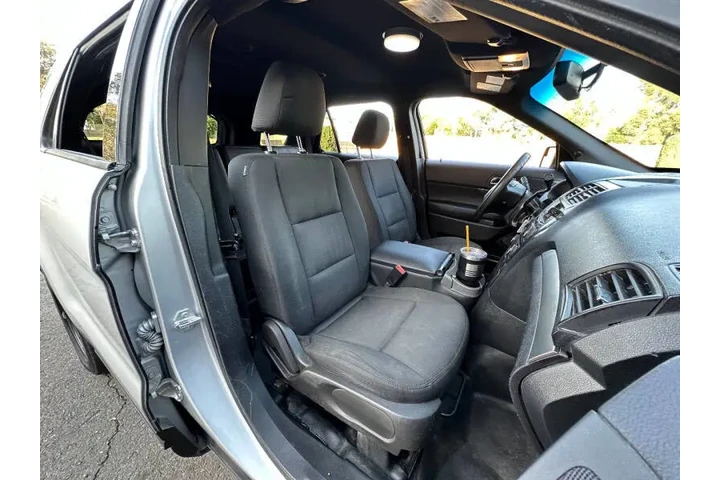 $13750 : 2017 Explorer Police Intercep image 10